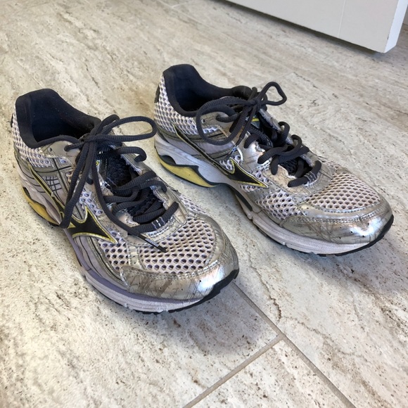 mizuno wave runner 15 white